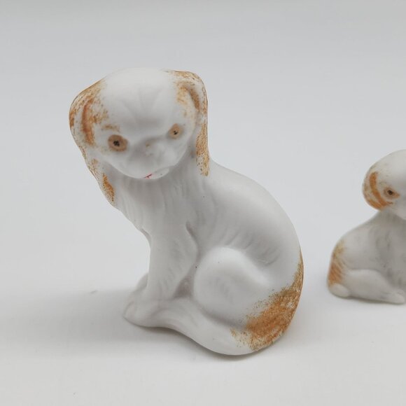 Vintage Ceramic King Charles Dog Figurines Set Of 2 White & Brown - Picture 2 of 8